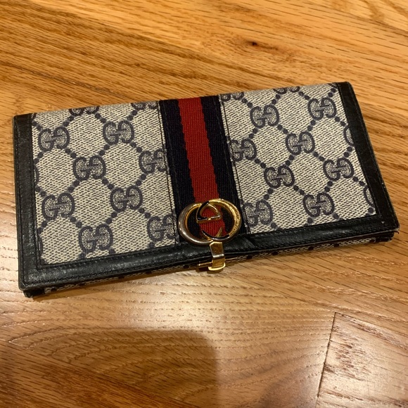 Gucci Handbags - EUC VTG GUCCI Wallet 👜